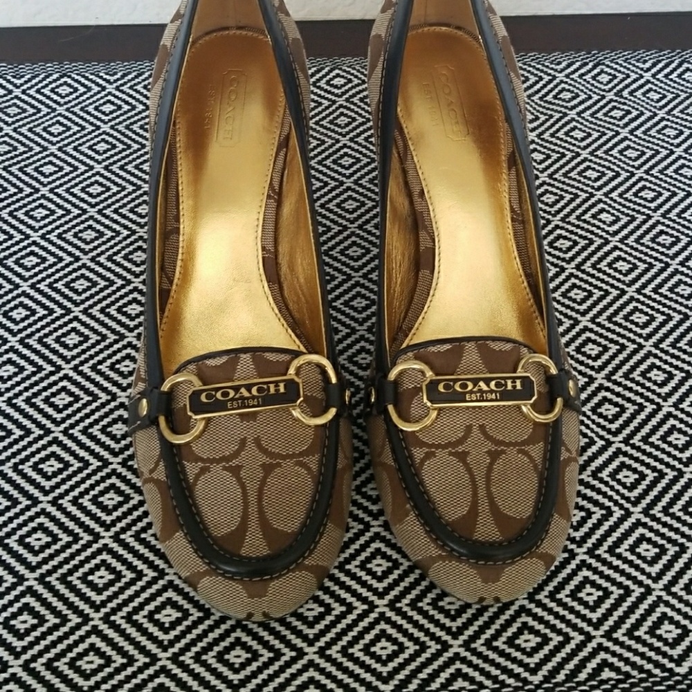 Heeled shoes